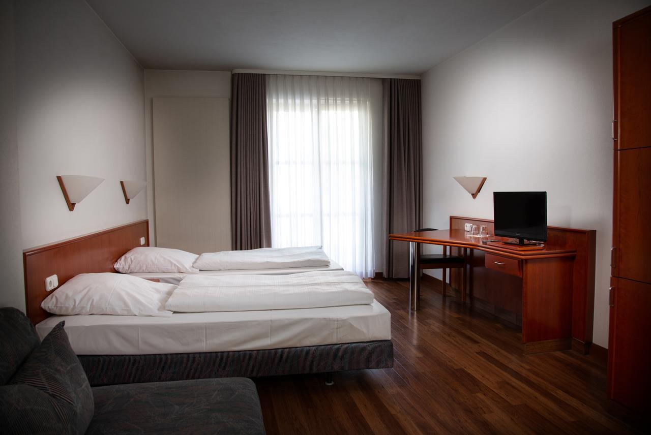 Altstadthotel Brauereigasthof Winkler Berching Exterior foto